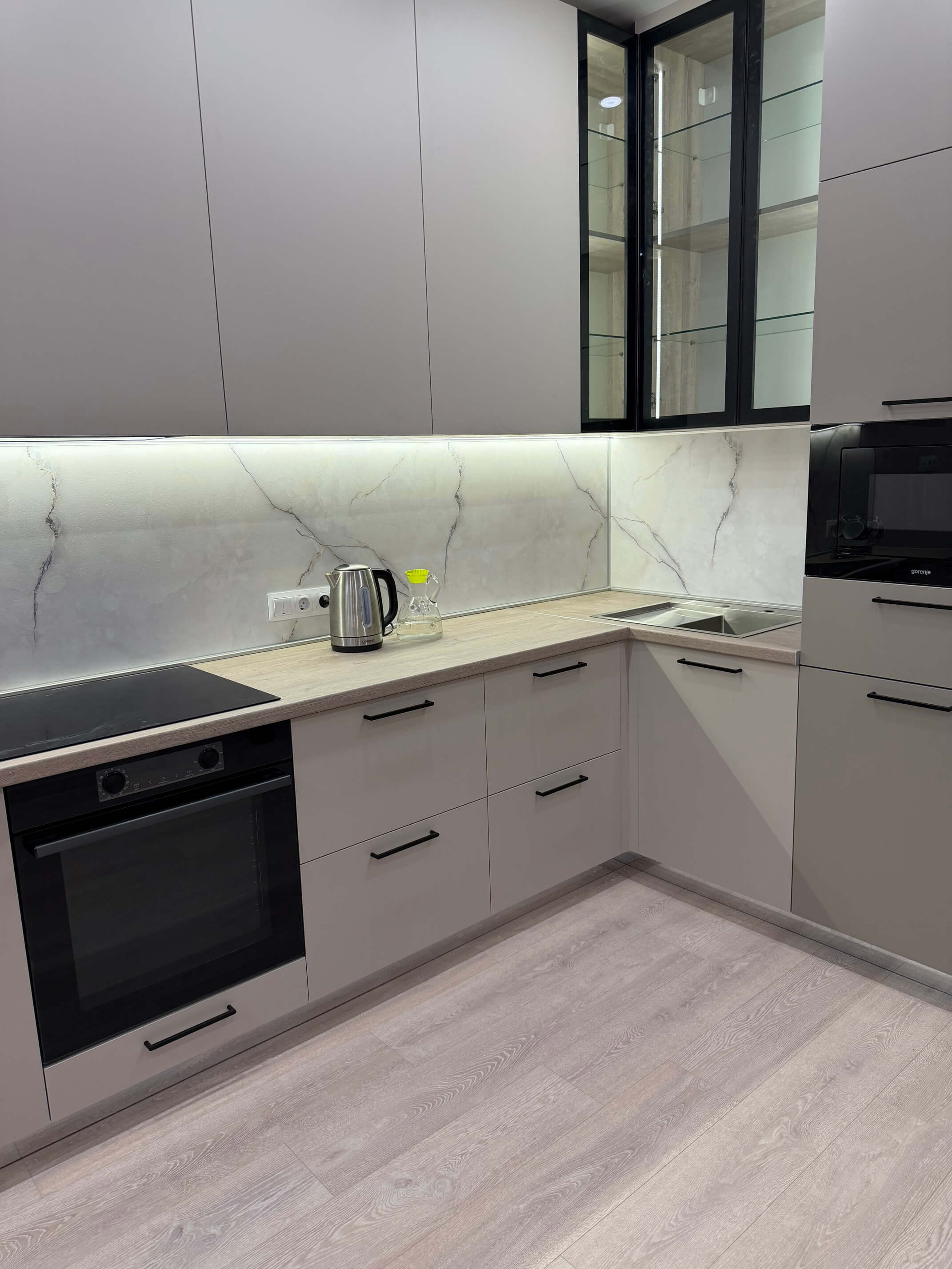 Ламинат бежевый на кухню